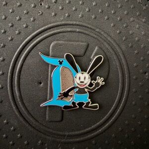 Disneyland Oswald the Lucky Rabbit
Enamel Pin- Oswald D